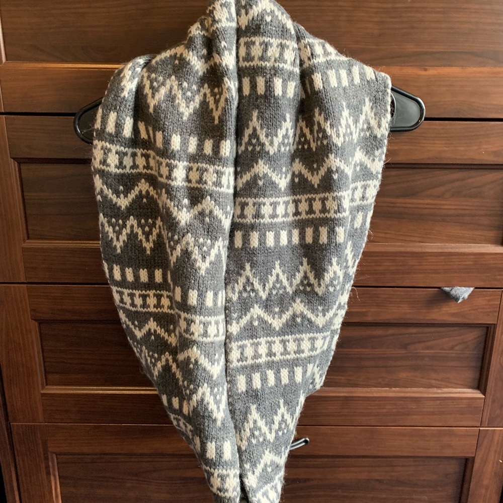 American Eagle Winter Infinity Scarf